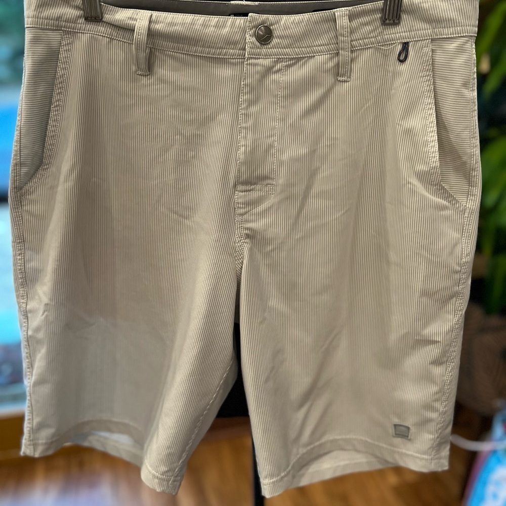 COVA shorts size 32 in GUC